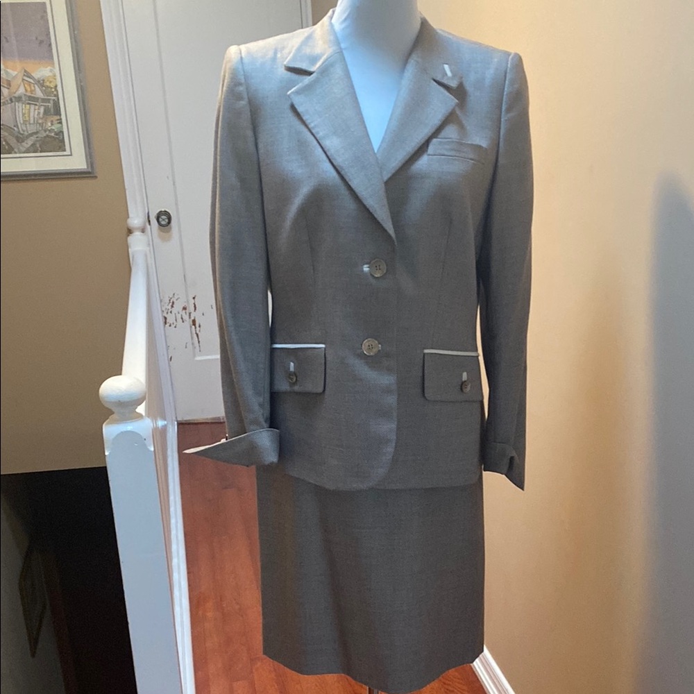 Classic Gray /Beige Women's Cashmere Suit Set